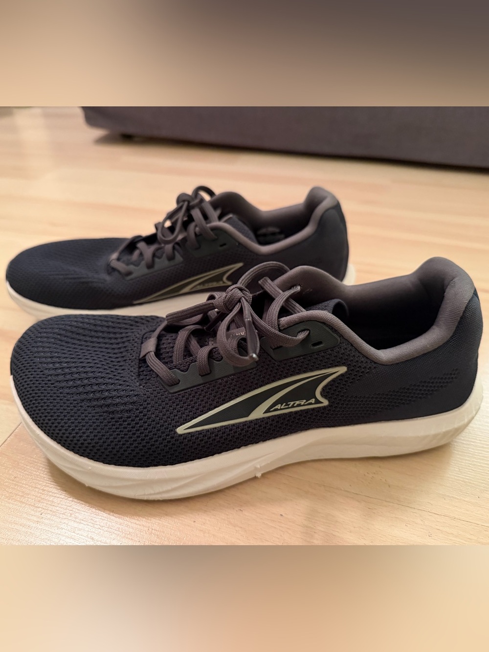 Altra Escalante 4 Running Shoe Black and White Women’s Size 8.5